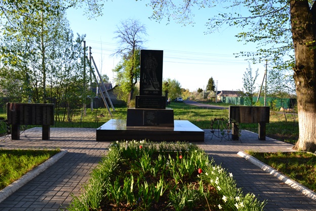 Братская могила воинов Советской Армии.